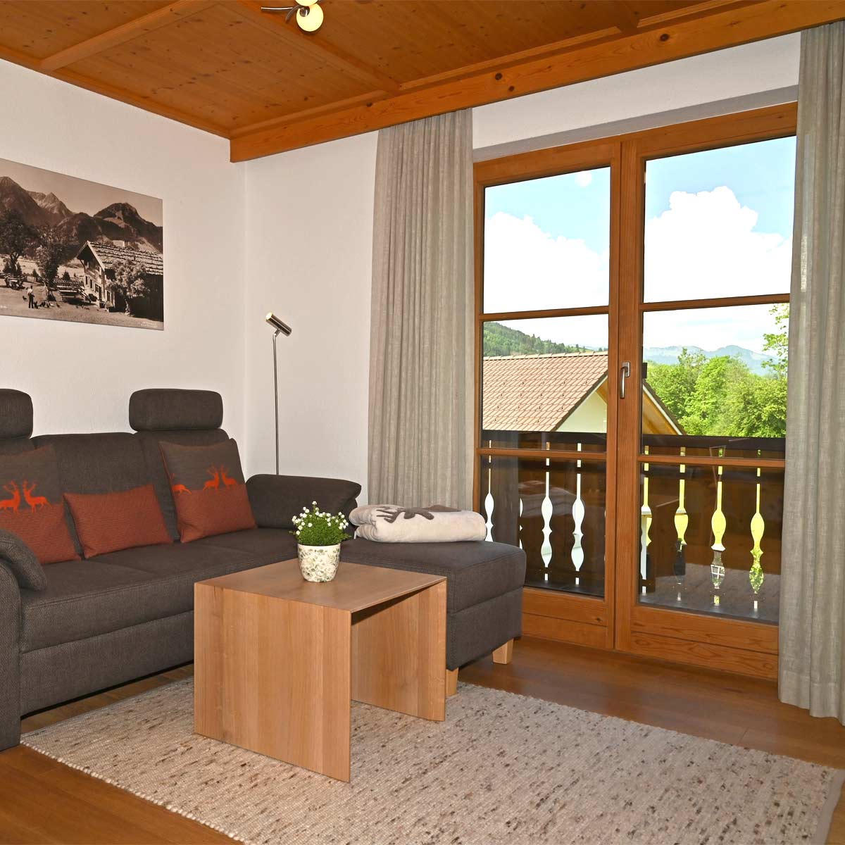 Fewo Hörnerblick Wohnzimmer mit Balkon