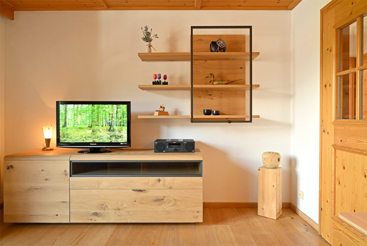 Wohnzimmerschrank mit TV