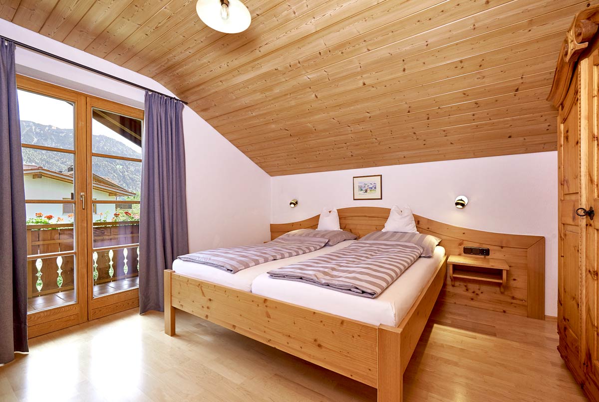 Schlafzimmer Iselerblick Landhaus Wankleiten